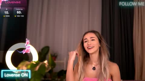 Snapshot of emilyraymont chatting on 15, 10, 2025 Emily online show from 15, 10, 2025