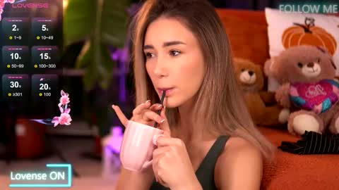 Snapshot of emilyraymont chatting on 7, 11, 2025 Emily online show from 7, 11, 2025