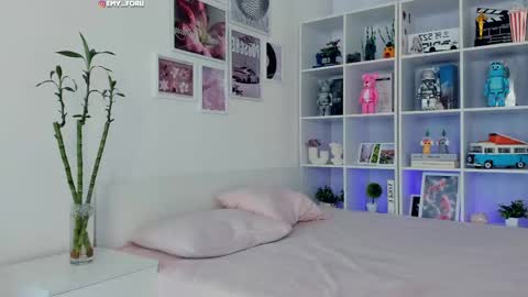 Snapshot of emilyrighter chatting on 17, 4, 2026 Hey i am Emily am - pm online show from 17, 4, 2026