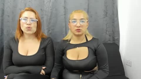 Snapshot of emilyriskhot chatting on 10, 2, 2025 emily friends online show from 10, 2, 2025