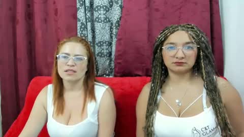 Snapshot of emilyriskhot chatting on 5, 3, 2025 emily friends online show from 5, 3, 2025