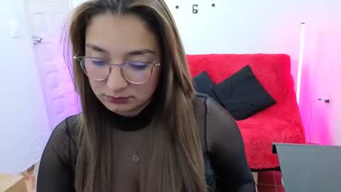 Snapshot of emilyriskhot chatting on 2, 10, 2025 emily friends online show from 2, 10, 2025