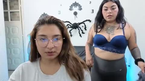 Snapshot of emilyriskhot chatting on 18, 10, 2025 emily friends online show from 18, 10, 2025