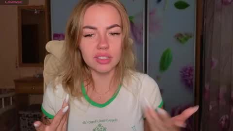 Emily Robbie online show from 26, 10, 2025