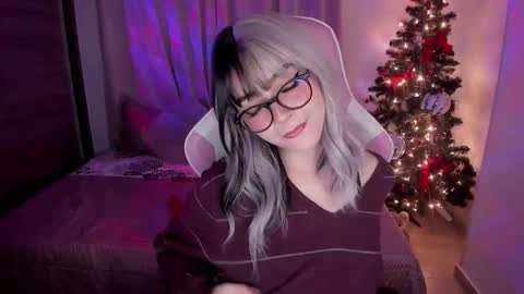 Snapshot of emilyrosss_ chatting on 11, 1, 2025 EMILY online show from 11, 1, 2025