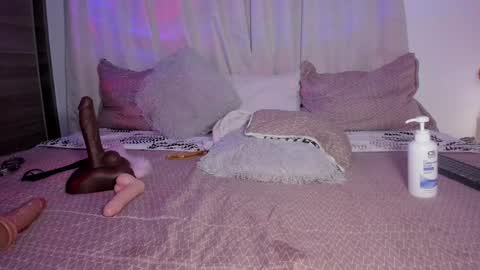 Snapshot of emilyrosss_ chatting on 14, 1, 2025 EMILY online show from 14, 1, 2025