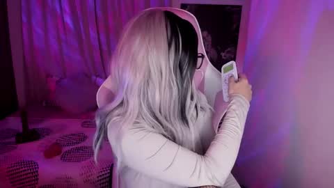 Snapshot of emilyrosss_ chatting on 3, 2, 2025 EMILY online show from 3, 2, 2025