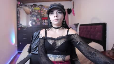 Snapshot of emilyrymer chatting on 3, 12, 2024 Emily Support me to have 100 likes plx online show from 3, 12, 2024