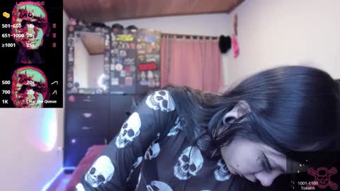 Snapshot of emilyrymer chatting on 18, 12, 2024 Emily Support me to have 100 likes plx online show from 18, 12, 2024