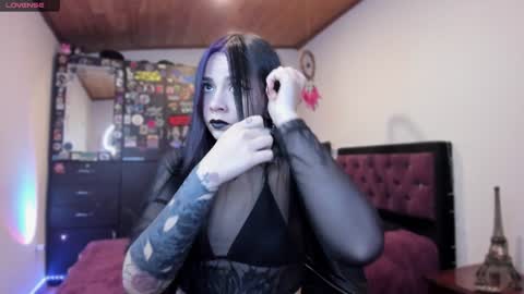 Snapshot of emilyrymer chatting on 23, 12, 2024 Emily Support me to have 100 likes plx online show from 23, 12, 2024