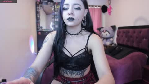 Snapshot of emilyrymer chatting on 23, 12, 2024 Emily Support me to have 100 likes plx online show from 23, 12, 2024