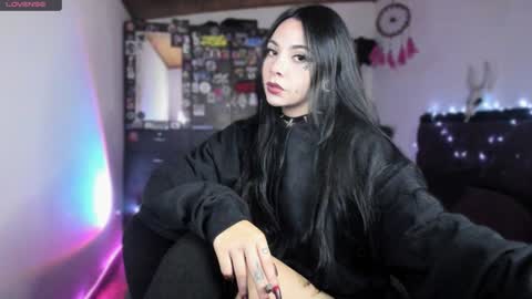 Snapshot of emilyrymer chatting on 23, 12, 2024 Emily Support me to have 100 likes plx online show from 23, 12, 2024