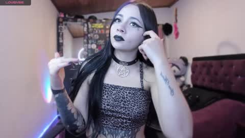 Snapshot of emilyrymer chatting on 30, 12, 2024 Emily Support me to have 100 likes plx online show from 30, 12, 2024