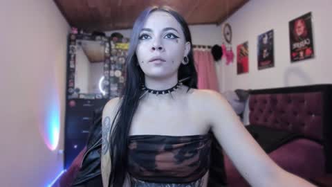 Snapshot of emilyrymer chatting on 28, 1, 2025 Emily Support me to have 100 likes plx online show from 28, 1, 2025