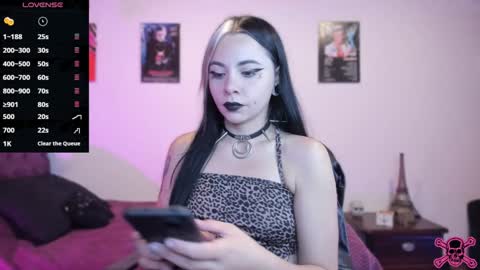 Snapshot of emilyrymer chatting on 30, 1, 2025 Emily Support me to have 100 likes plx online show from 30, 1, 2025