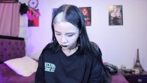 Snapshot of emilyrymer chatting on 3, 2, 2025 Emily Support me to have 100 likes plx online show from 3, 2, 2025