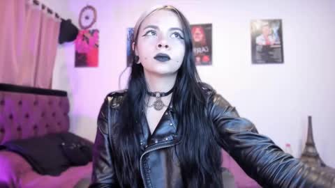 Snapshot of emilyrymer chatting on 18, 2, 2025 Emily Support me to have 100 likes plx online show from 18, 2, 2025