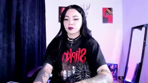 Snapshot of emilyrymer chatting on 27, 9, 2025 Emily Support me to have 100 likes plx online show from 27, 9, 2025