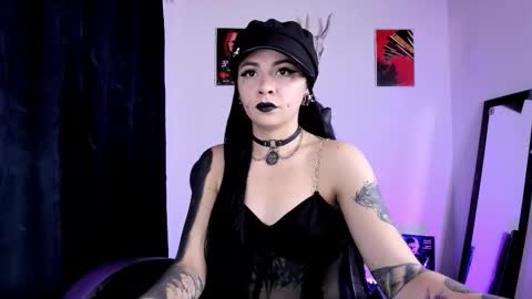 Snapshot of emilyrymer chatting on 28, 9, 2025 Emily Support me to have 100 likes plx online show from 28, 9, 2025