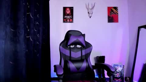 Snapshot of emilyrymer chatting on 30, 9, 2025 Emily Support me to have 100 likes plx online show from 30, 9, 2025