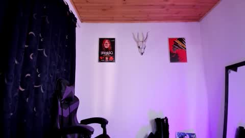 Snapshot of emilyrymer chatting on 4, 11, 2025 Emily Support me to have 100 likes plx online show from 4, 11, 2025