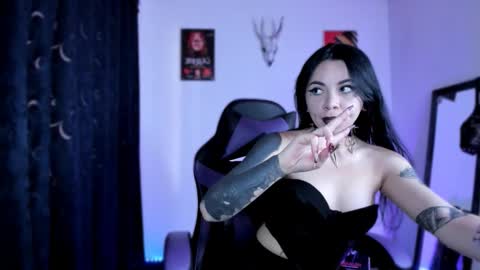 Snapshot of emilyrymer chatting on 5, 11, 2025 Emily Support me to have 100 likes plx online show from 5, 11, 2025