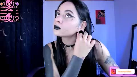 Snapshot of emilyrymer chatting on 13, 11, 2025 Emily Support me to have 100 likes plx online show from 13, 11, 2025