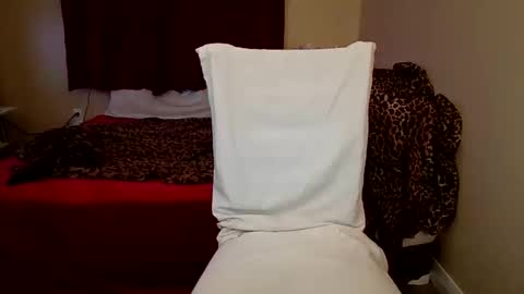 emilysparkss online show from 13, 4, 2026