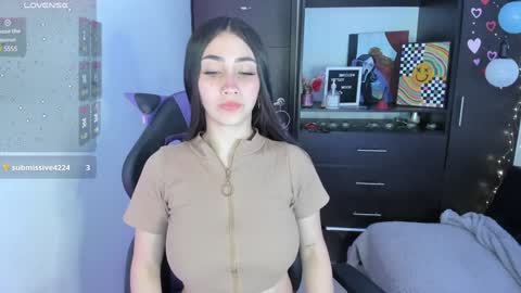 Snapshot of emilytafur chatting on 13, 1, 2025 Emy online show from 13, 1, 2025