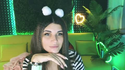 Snapshot of emilytucker chatting on 21, 12, 2024 Emily online show from 21, 12, 2024
