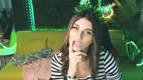 Snapshot of emilytucker chatting on 21, 12, 2024 Emily online show from 21, 12, 2024