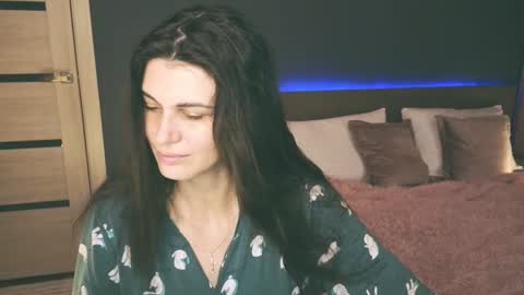 Snapshot of emilytucker chatting on 2, 2, 2025 Emily online show from 2, 2, 2025