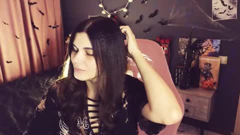 Snapshot of emilytucker chatting on 21, 10, 2025 Emily online show from 21, 10, 2025