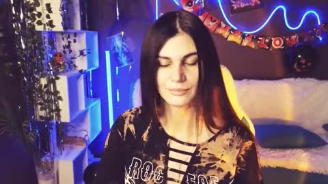 Snapshot of emilytucker chatting on 27, 10, 2025 Emily online show from 27, 10, 2025