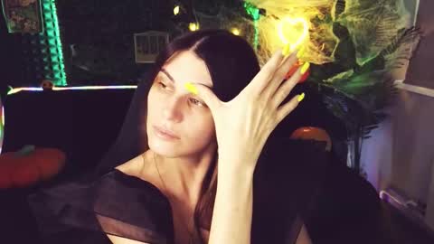 Snapshot of emilytucker chatting on 2, 11, 2025 Emily online show from 2, 11, 2025