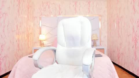 Emily  2200 - 600GMT-5 online show from 20, 2, 2026