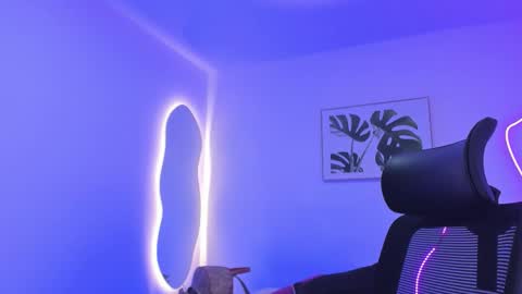 Snapshot of emilywillis8 chatting on 14, 11, 2025 E M I L Y online show from 14, 11, 2025