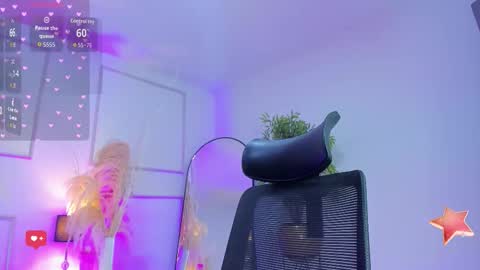 Snapshot of emilywillis8 chatting on 17, 12, 2025 E M I L Y online show from 17, 12, 2025