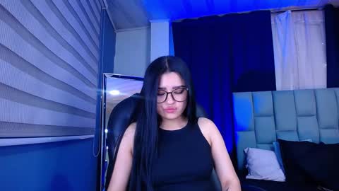 Snapshot of emilyy05_ chatting on 22, 11, 2025 Emily online show from 22, 11, 2025