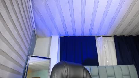 Snapshot of emilyy05_ chatting on 23, 11, 2025 Emily online show from 23, 11, 2025