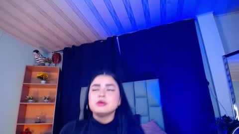 Snapshot of emilyy05_ chatting on 2, 12, 2025 Emily online show from 2, 12, 2025