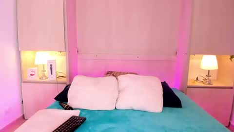 Snapshot of emilyystuart chatting on 9, 1, 2025 Emily online show from 9, 1, 2025