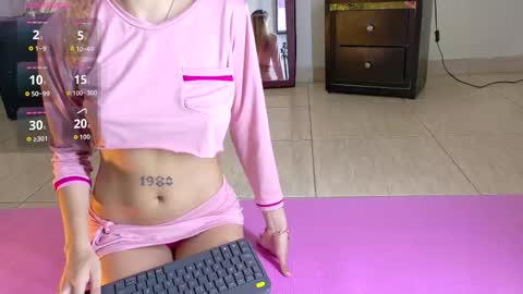 Snapshot of emiryann chatting on 10, 10, 2025 Eimy online show from 10, 10, 2025