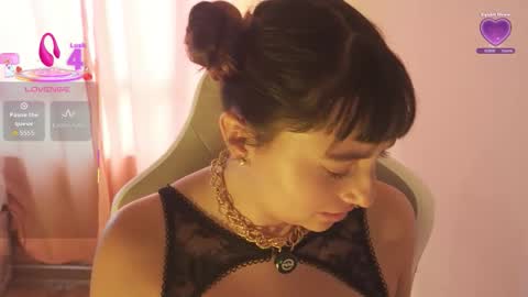 Snapshot of emitaa17228 chatting on 15, 12, 2025 emma online show from 15, 12, 2025