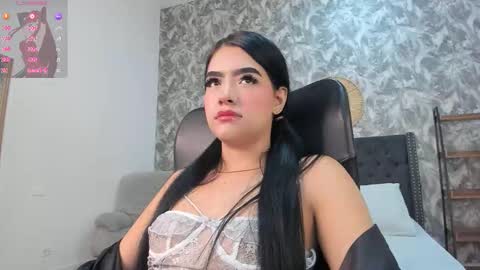 Snapshot of emma_1025 chatting on 9, 9, 2025 emma online show from 9, 9, 2025