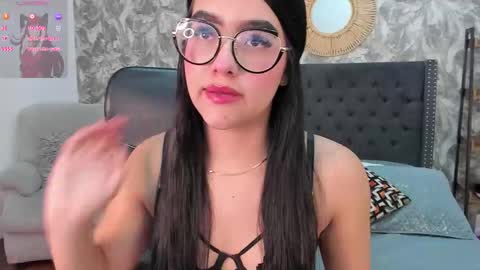 Snapshot of emma_1025 chatting on 11, 10, 2025 emma online show from 11, 10, 2025