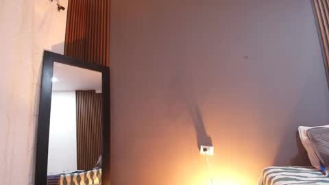 emma_and_aysha online show from 22, 4, 2026