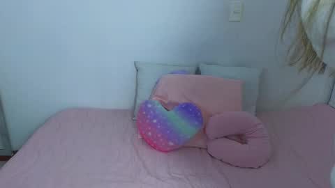 Emma Blue  modelo independiente online show from 23, 1, 2025