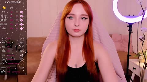 Snapshot of emma_chery chatting on 12, 12, 2024 Emma online show from 12, 12, 2024