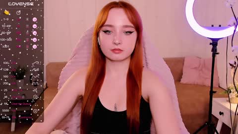 Snapshot of emma_chery chatting on 12, 12, 2024 Emma online show from 12, 12, 2024